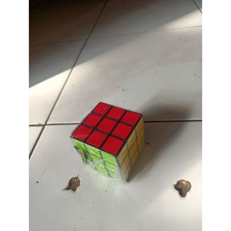 Mainan rubik 3x3 ukuran sedang / magic cubelovers + Tambahan Rubik Kecil