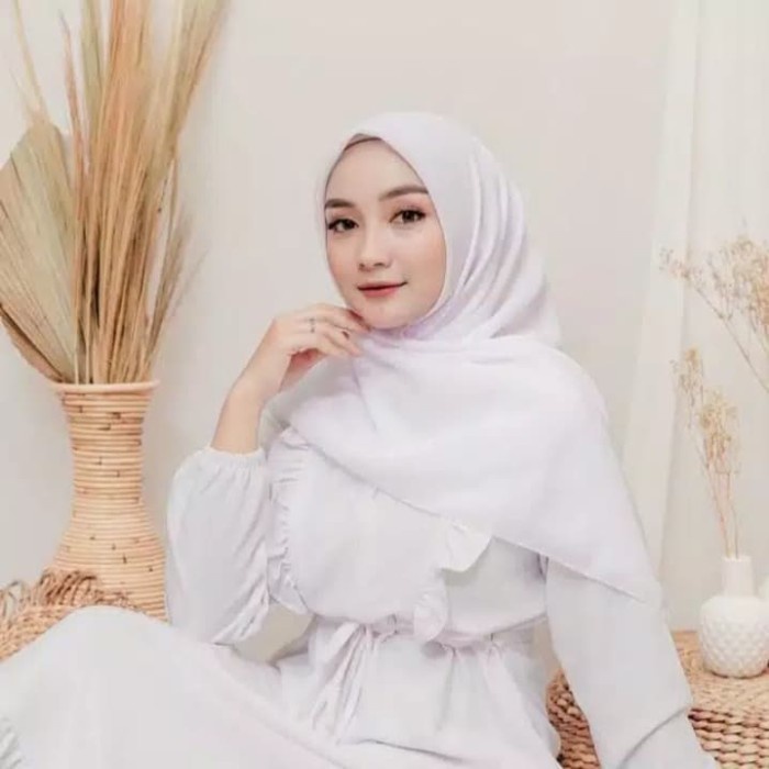 Hijab Segi Empat Polos Bella Square.jilbab muslim bela. kerudung murah.Jilbab Bella kerudung terbaru-PUTIH