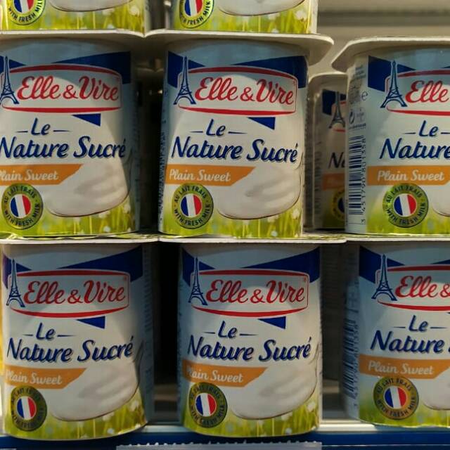 

Elle & vire yoghurt plain / fruits125gr