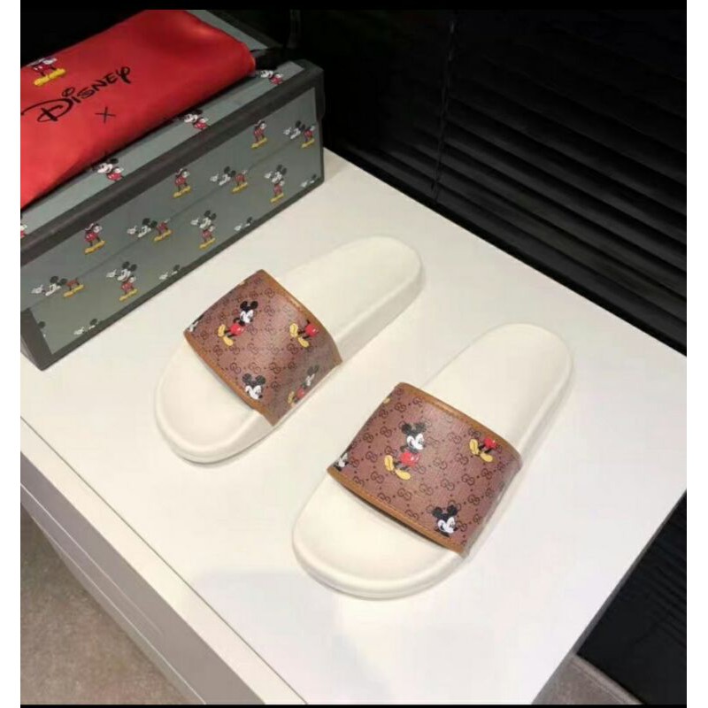 Sandal slip motif mickey