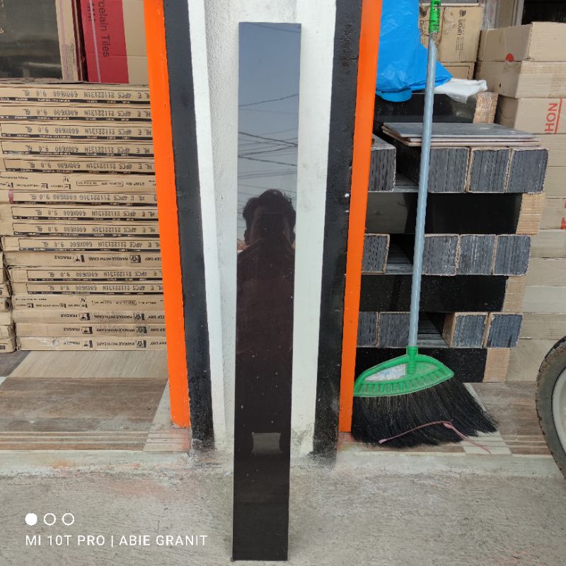 plint granit hitam pekat 10x80