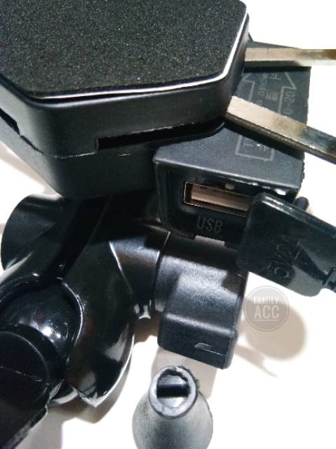 Holder Hp + USB Port Bahan Besi Waterproof Untuk Semua Motor Universal