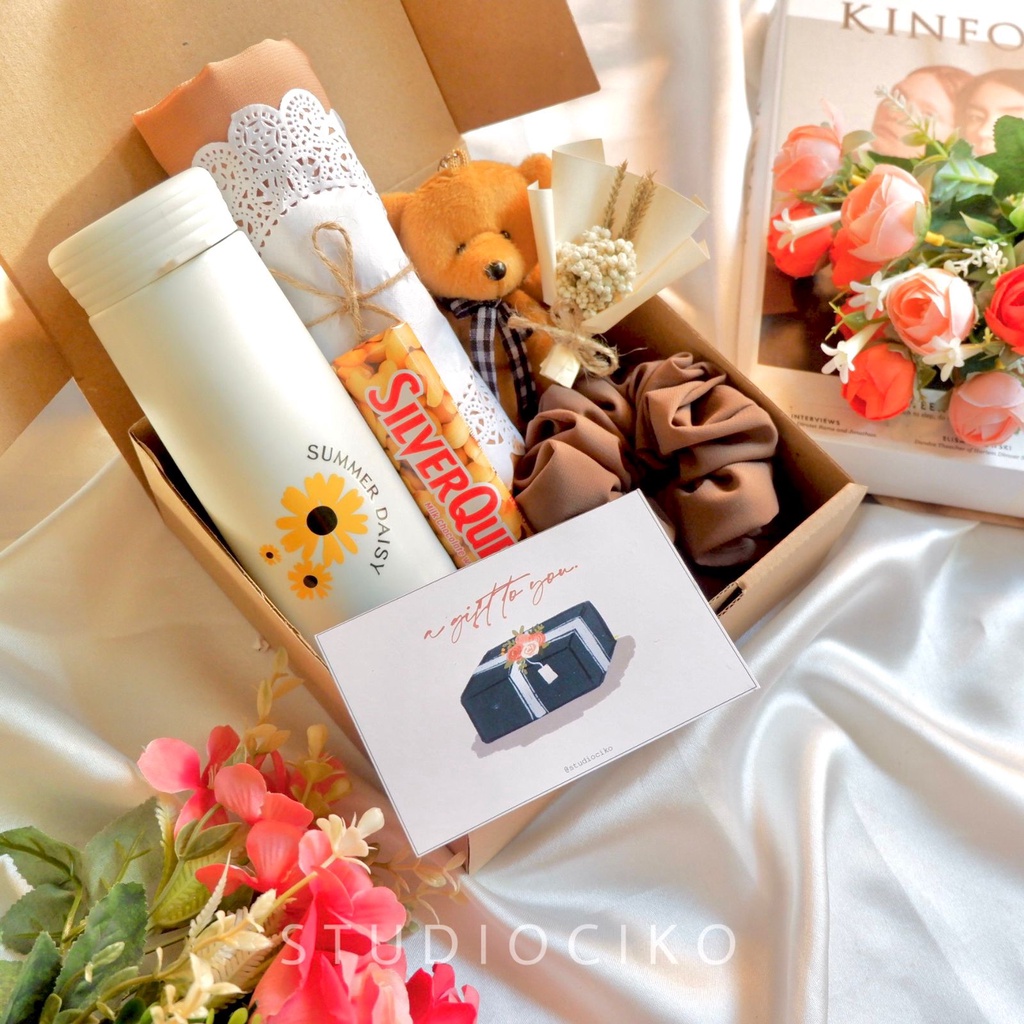 Kado Wisuda / Kado Ulang Tahun Cewek / Hampers Hijab / Gift Box Birthday / Giftbox Ultah / Kado Ultah Cewek / Hadiah Wisuda / Graduation Gift / Hampers Ulang Tahun by Studiociko