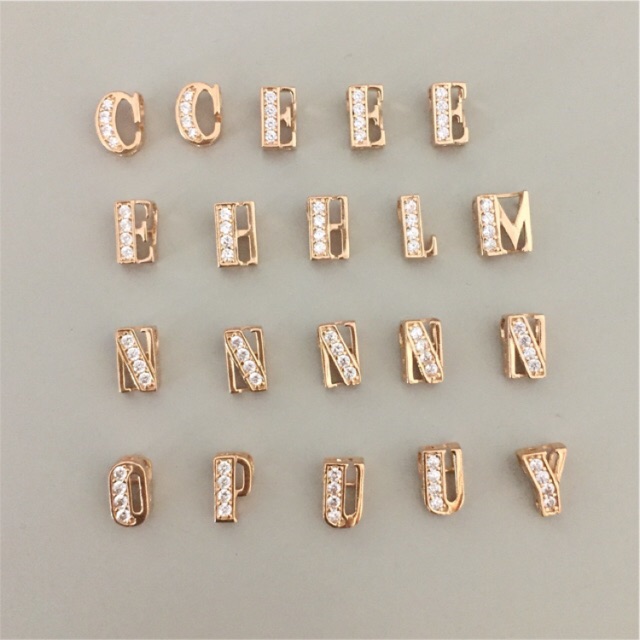 Liontin emas tlusup huruf kadar 375 model baru berat 0.60 gr