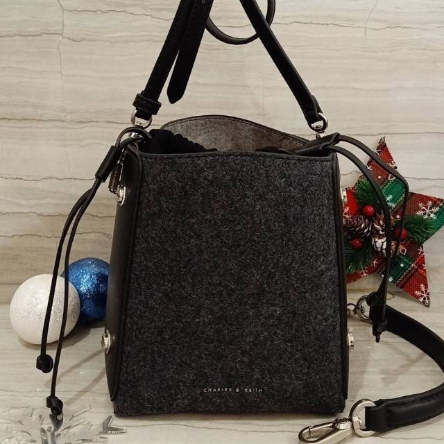 Sale tas charles n keith original store