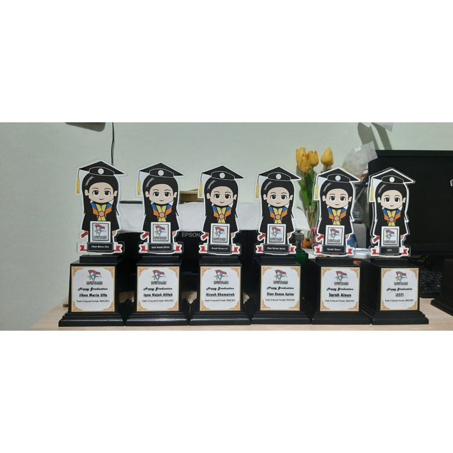Ready Patung Wisuda / Akrilik Figur Wisuda