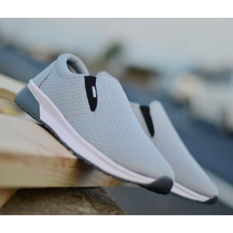 Sepatu Adidas Adidas Slip On Refine Grade Ori Vietnam, Adidas NMD R2, Sepatu Olahraga,Sepatu Santai