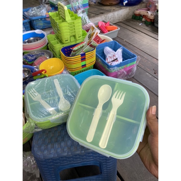 Lunch box tempat bekal