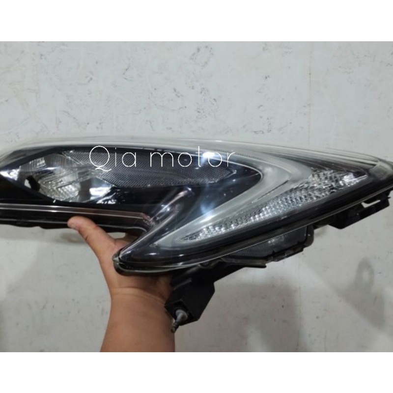 Headlamp sein nissan Juke LED