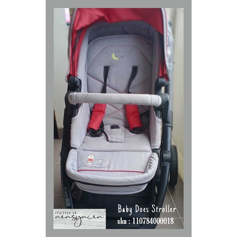BABY DOES STROLLER