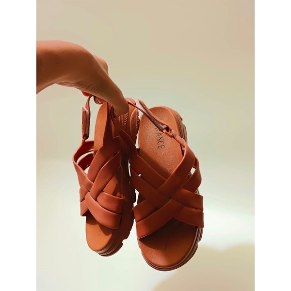 Sandal Wedges Tali Silang Balance Import Kekinian
