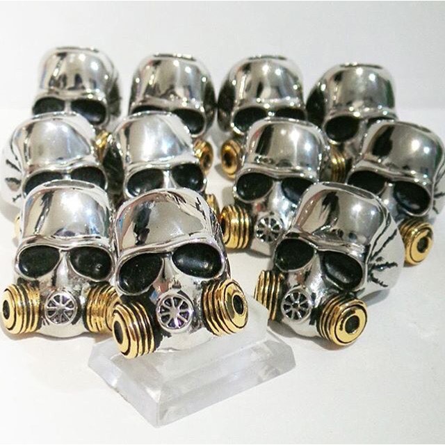 Cincin Respirator Gold SkullRing