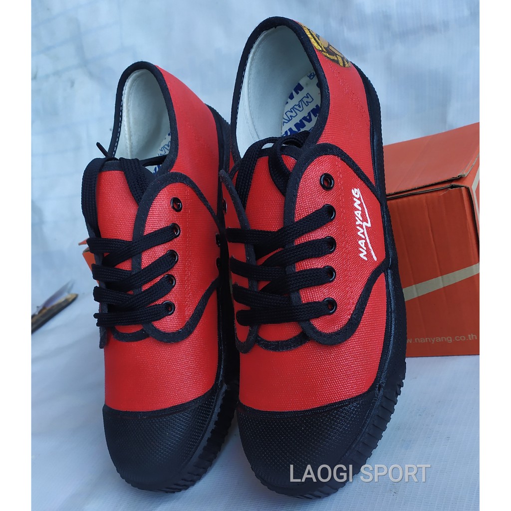 sepatu takraw NANYANG merah