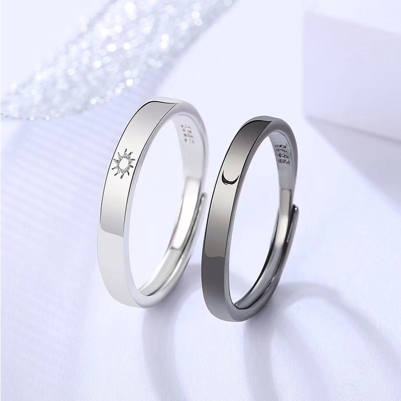 2pcs / Set Cincin Desain Bulan Bintang Matahari Warna Hitam Putih Untuk Pasangan