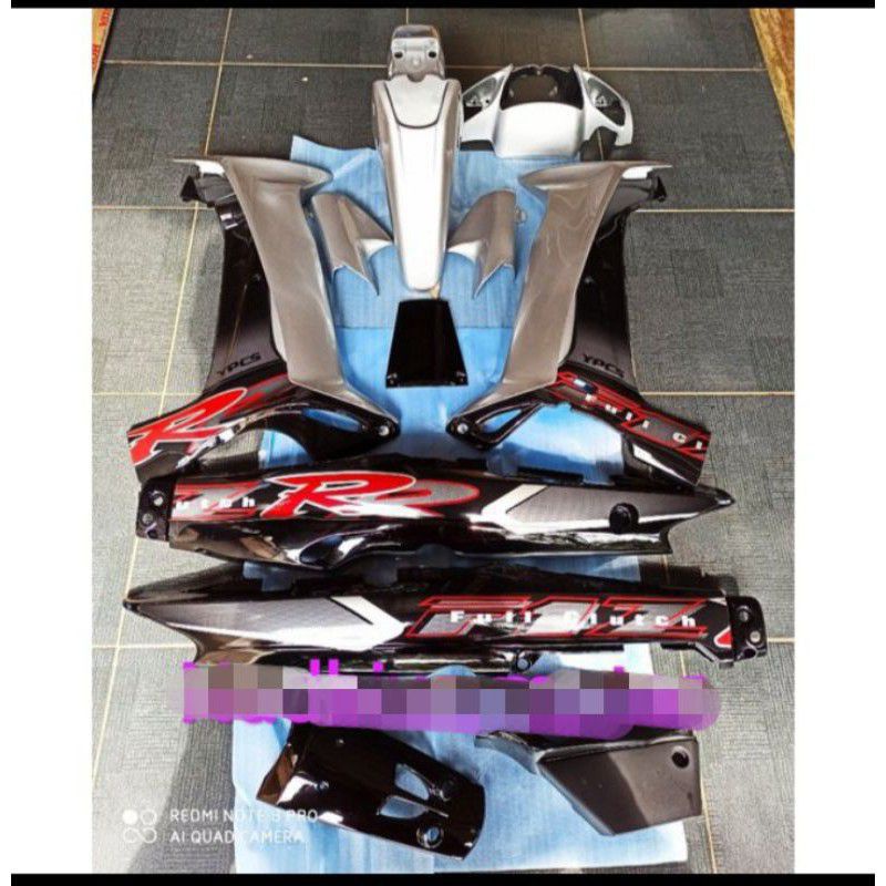 cover body full halus yamaha fizr full cluth warna hitam silver