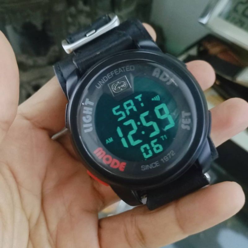 Jam tangan bekas UNTLD By Marc Ecko