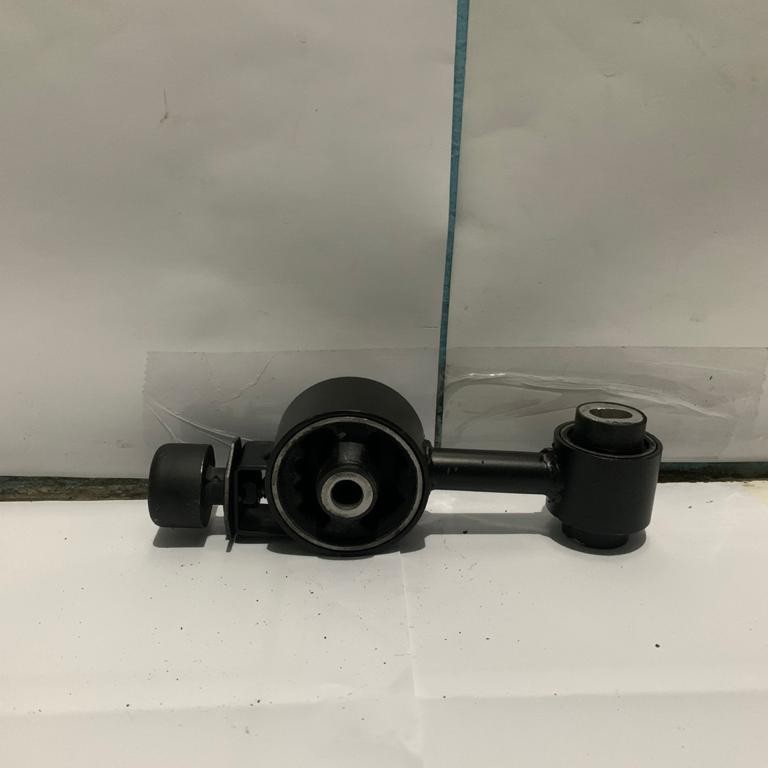 Engine mounting Kanan RH Nissan Livina 1.8cc