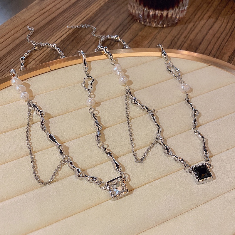 Kalung Choker Bahan Titanium steel Aksen Mutiara Zirkon Untuk Perempuan