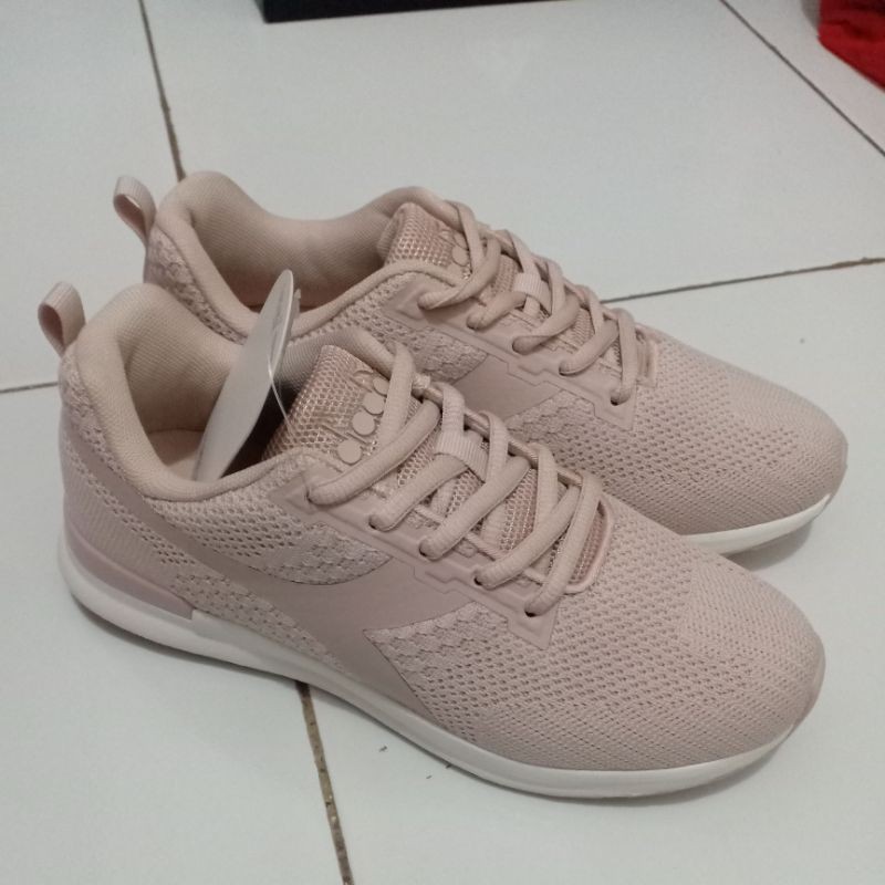Diadora Valerio (size 37)