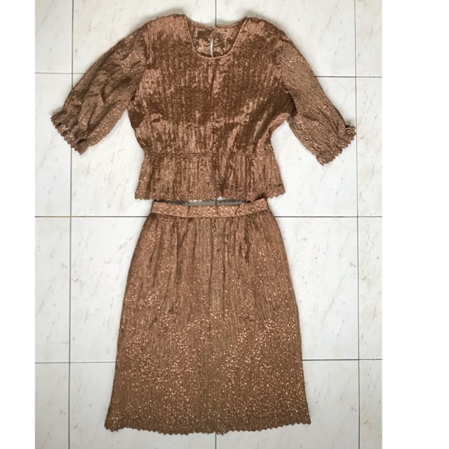 Preloved Set Atasan + rok gold