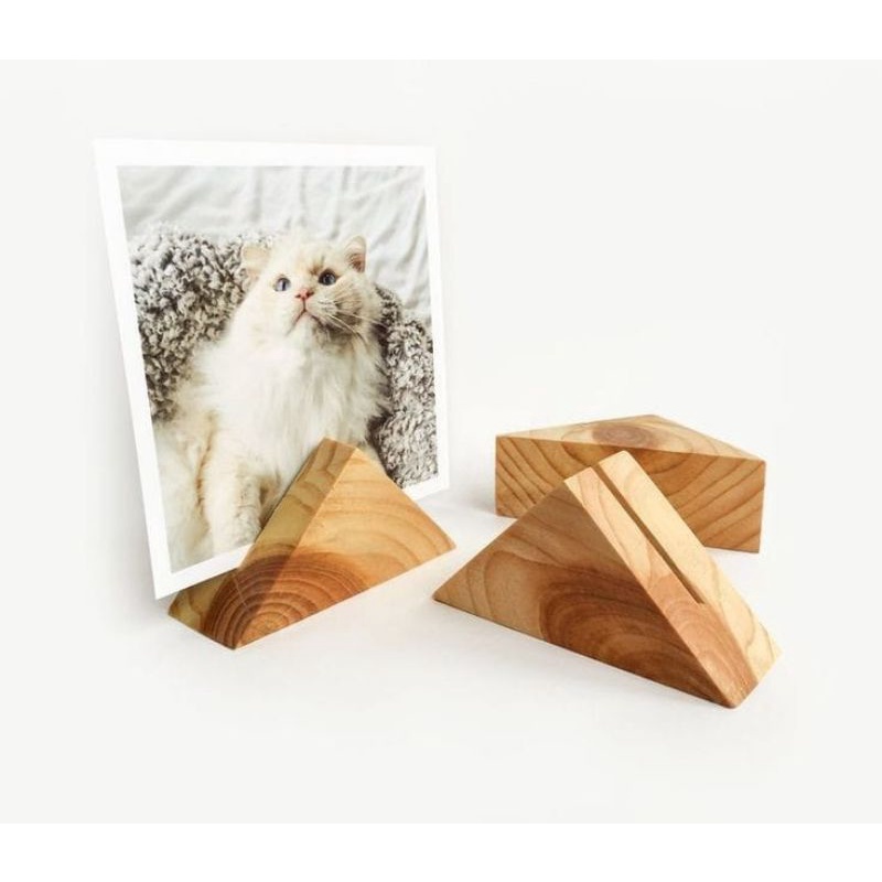 

Price tag holder dudukan Stand foto/akrilik/name tag/nomor meja/accesories . Bentuk SEGITIGA