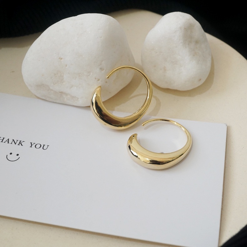 Anting Bentuk C Bahan Metal Warna Emas Gaya Vintage Korea Untuk Hadiah