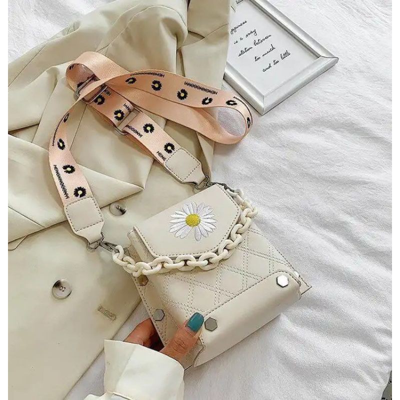 

Kode : ELJ 5511IDR : 125 rbBahan : Kulit PUukuran: 18 x 16 x 9 cm