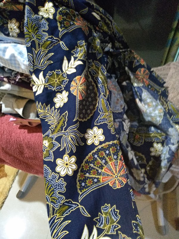 Kemeja Batik Pria Atasan Batik Modern Lengan Panjang Warna Navy