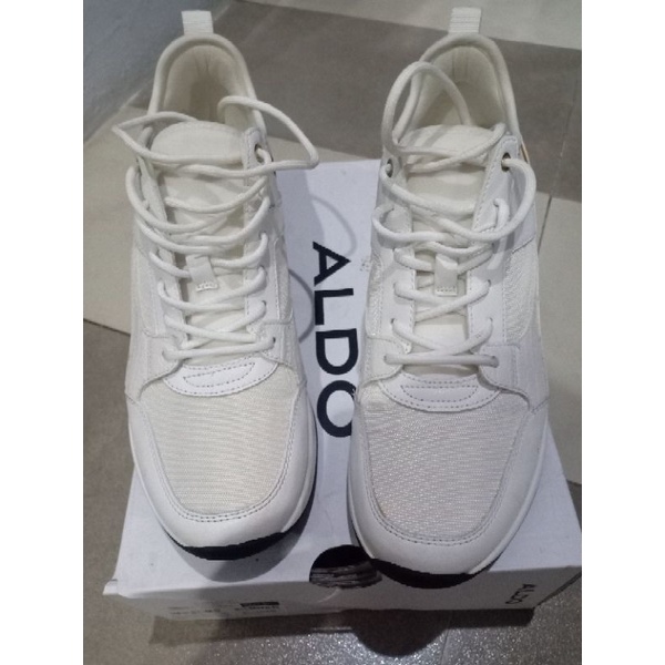 Sepatu wanita original merk Aldo. Warna putih