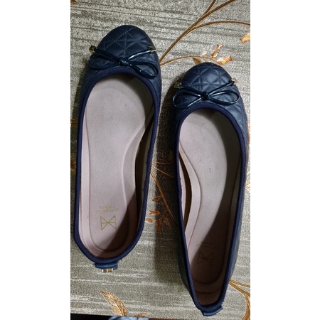 Butterfly twists sepatu flat shoes