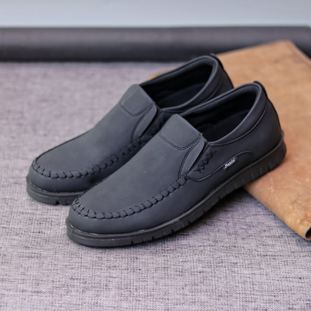 BLENO Sepatu Kasual Casual Slip On Pria Kulit Sintetik Anti Slip Simple Murah Original