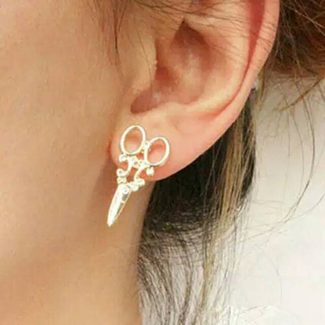 Anting mini bentuk gunting