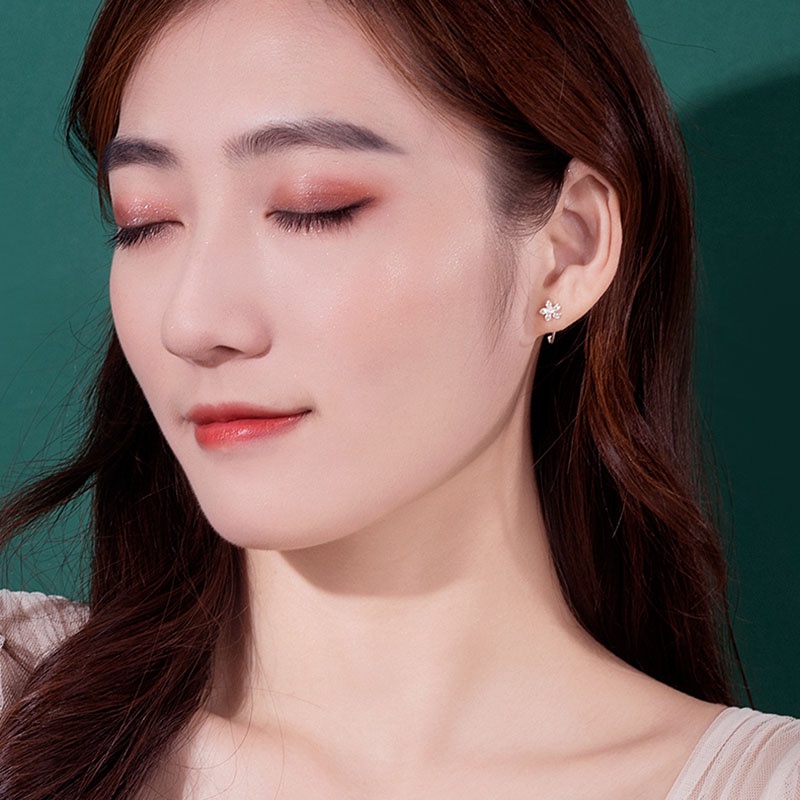 Anting Stud Kait Desain Bunga Warna Silver Gaya Korea Untuk Wanita