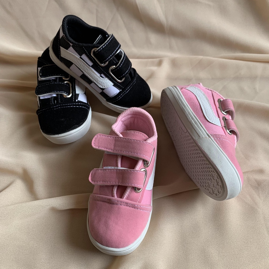 New Arrival Sepatu anak vans old skull sepatu anak laki laki usia 1-3 tahun sepatu anak perempuan termurah bayi sepatu sneaker anak termurah terlaris Sandal Anak Laki-laki Gaya Baru Musim Panas Sandal Anti-Slip sepatu vans anak / vans anak slop