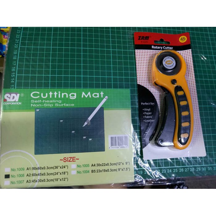 

cutting Mat A2 + rotary cutter murah