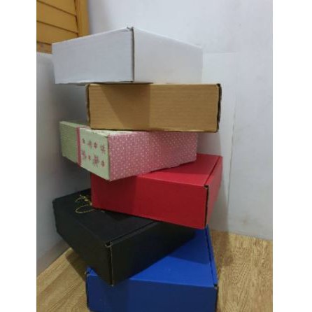 

Box 22x22x8 cm Kardus/Polos/kemasan/Hampers/Nasi die cut