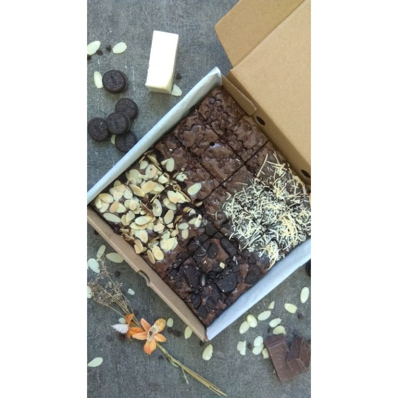 

Chocolate Fudgy Brownies Large (20x20)