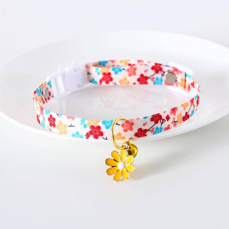 Kerah Kucing Peliharaan Dengan bell adjustable safety buckle anti suffocation Daisy Pendant Untuk Aksesoris Kalung Anak Kucing