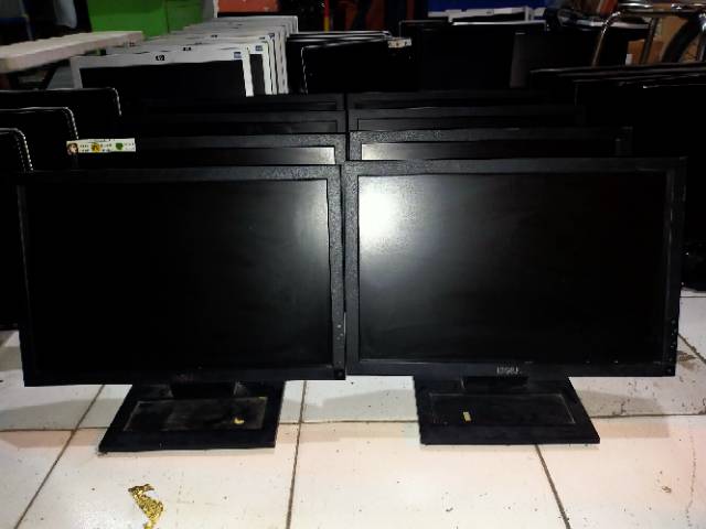 LCD monitor 17&quot; wide Kondisi normal