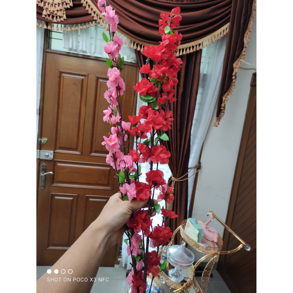 

bunga sakura imlek artifisial batangan ada 2 warna merah atau pink