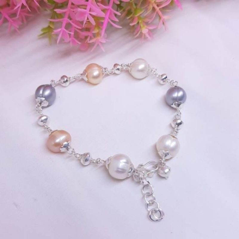 Gelang perak mutiara Lombok.