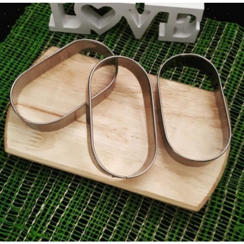 

Ring Cutter Oval Ukuran 12x7x3cm