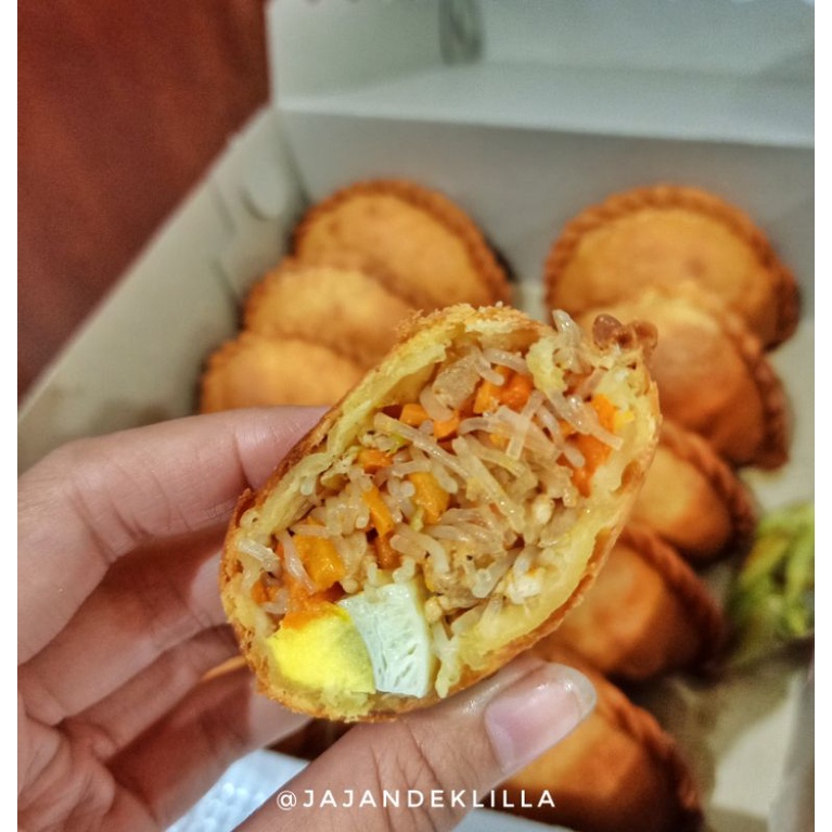

PASTEL Ayam FROZEN