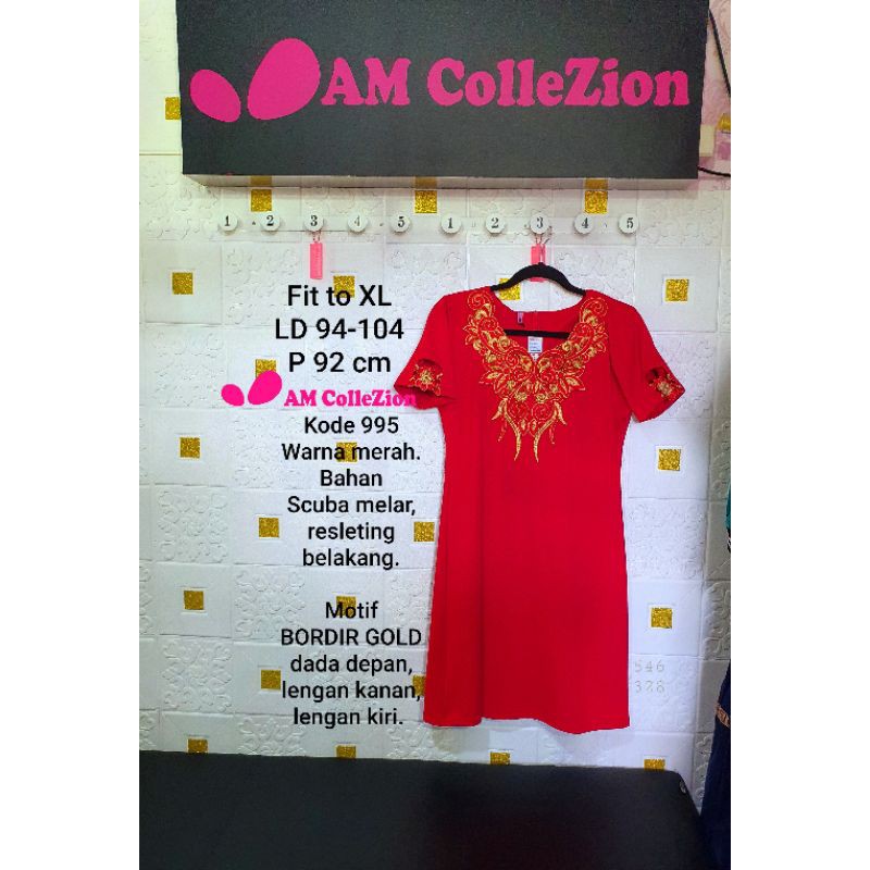 995 DRESS PESTA MERAH BAHAN SCUBA ADEM, MELAR, HIASAN WARNA GOLD BORDIR. RESLETING BELAKANG.