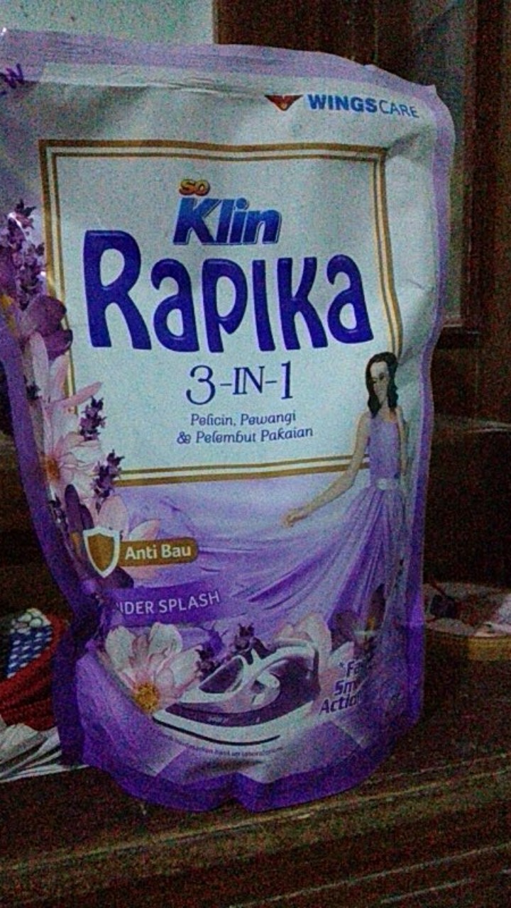 So Klin Rapika Pelicin Pakaian Pouch 400ml