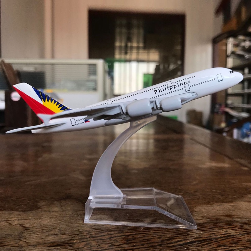 Miniatur Diecast Pesawat Terbang Philippine Airlines Boeing 747 777 Model PAL Airbus A380 Cebu Pacific A320 Bahan Metal Ukuran 16CM