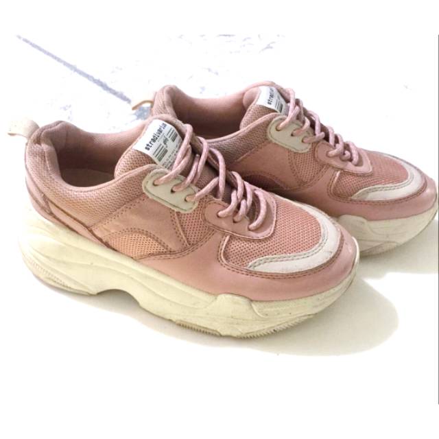 Preloved Stradivarius sneakers