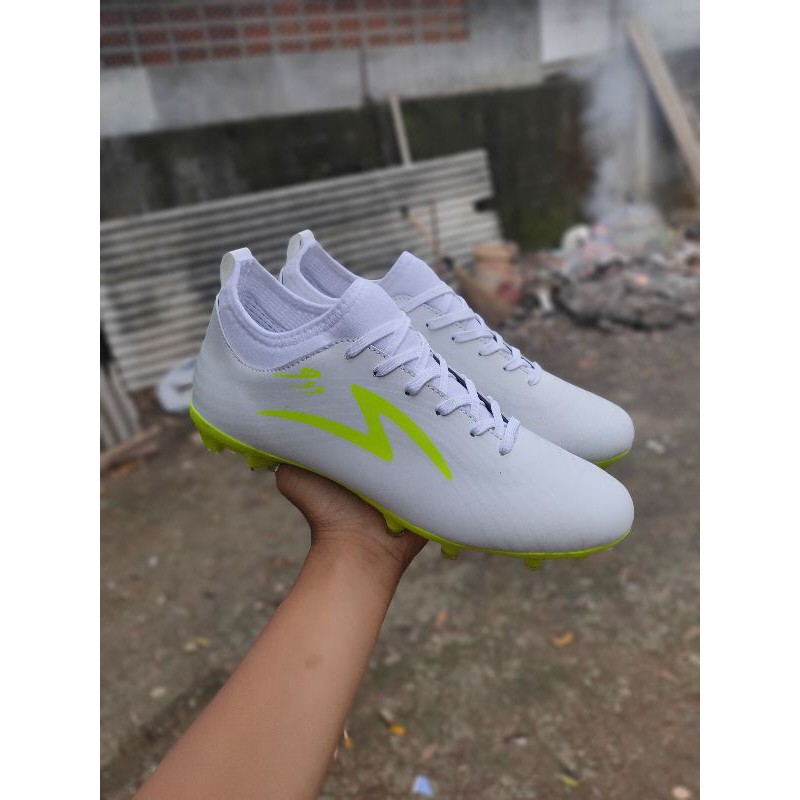 Sepatu Bola SPECS terbaru 2020 , illuzion super simic GRADE ORI sol bening