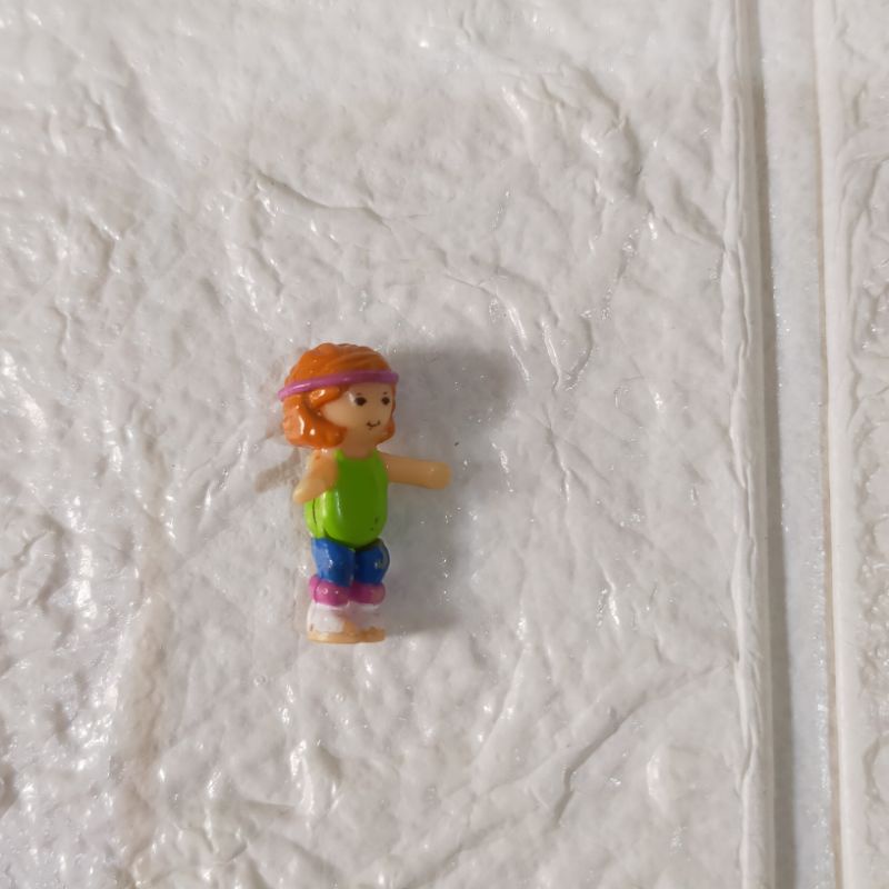 Polly pocket figure mansion