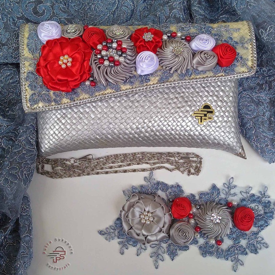 Putra Sukapura Dompet Anyaman Pandan Eksklusif Clutch Pesta Wanita-Silver Red Premium